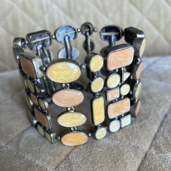 Beautiful and fun cuff bracelet; gorgeous tan tones - Picture 4 of 4